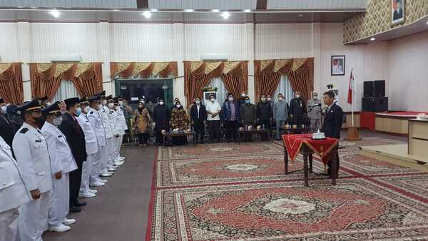 Bupati Rokan Hilir Afrizal Sintong lantik Camat, lurah dan puluhan pejabat di lingkungan Pemerintah Kabupaten Rohil. 